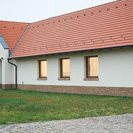 Hotel Vadvirag Vendeghaz Izsák Zewnętrze zdjęcie