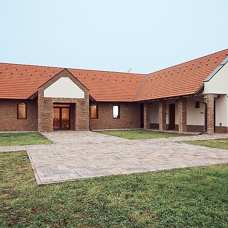 Hotel Vadvirag Vendeghaz Izsák Zewnętrze zdjęcie
