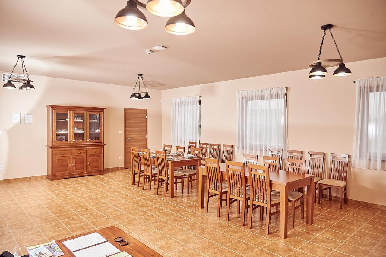 Hotel Vadvirag Vendeghaz Izsák Zewnętrze zdjęcie