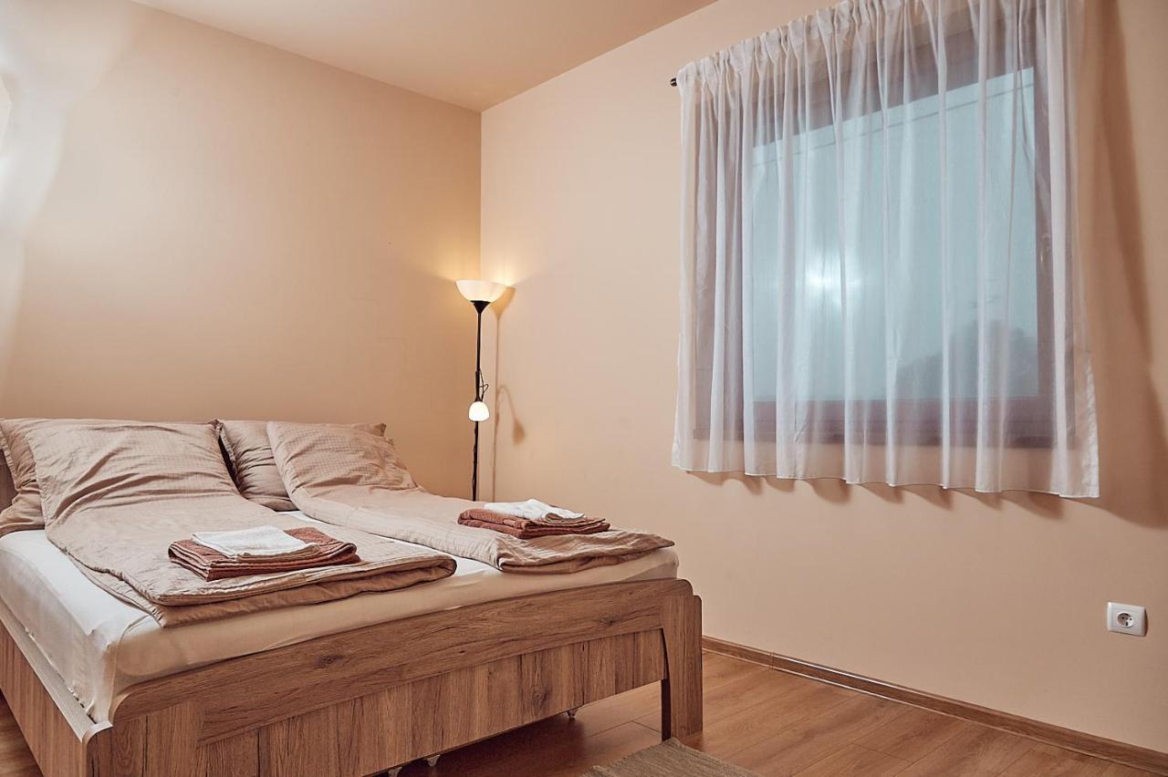 Hotel Vadvirag Vendeghaz Izsák Zewnętrze zdjęcie